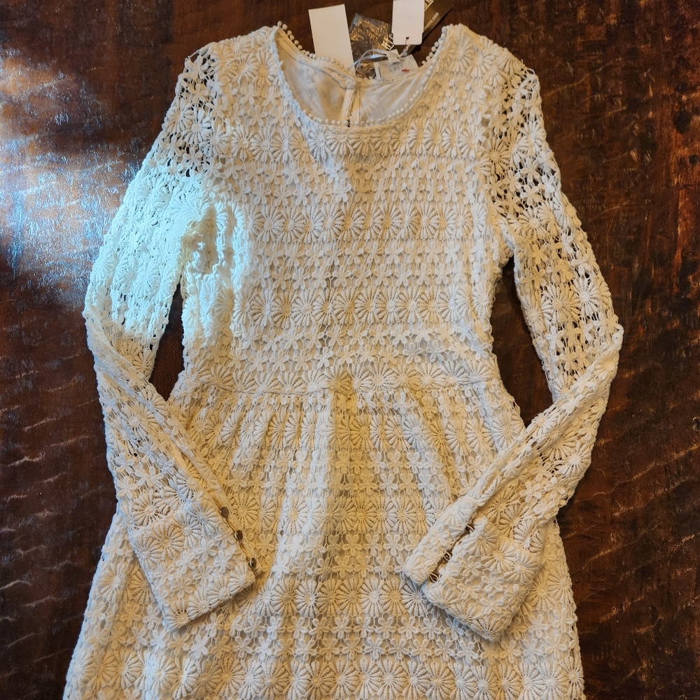 NWT Fate Crochet Lace Dress Women's White M Long sleeve button back